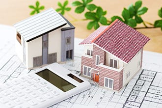 田建築工房では、住宅ローン申請のプロが事前の相談から受付まで一貫して同じ事務所で行えます。
 「銀行でプライベートの事を話すのは苦手･･･」「銀行に何回も足を運ぶのは面倒･･･」という方も、少ない打合せ回数で申し込むことが出来ます。 
更に、弊社ではシングルママや自営業の方、ローンが難しい方のご相談を受けております。
お家の打合せをしながら、住宅ローンの相談も出来ますのでお客様に合わせた住宅ローンの使い方をご提案できると思います。