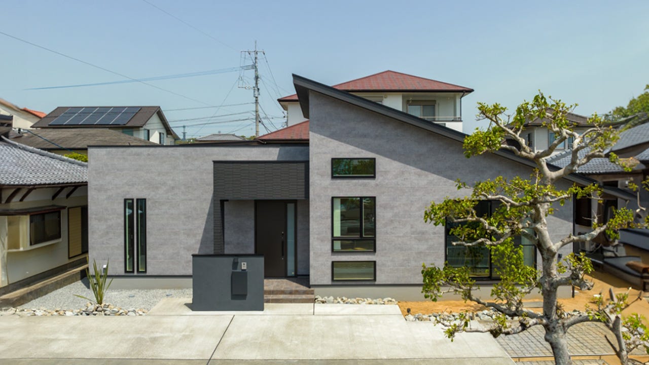 “ステージ”のようなリビングが新しい！シン★平屋スタイル (ほどよい距離感をつくる間取りで、家族それぞれが心地よく過ごせる。見えないところまで気を配った収納充実のすっきり暮らせる平屋です。)