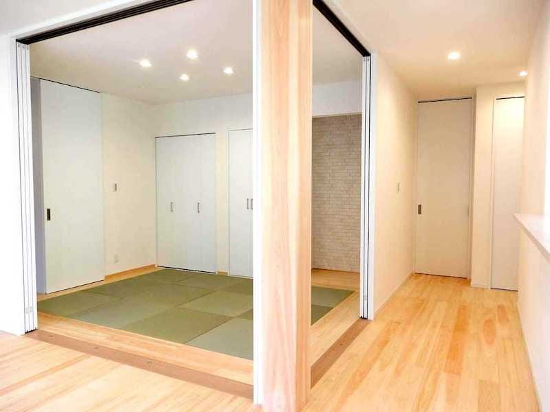 中川工務店では、床や壁、天井はもちろん、2階や押し入れに至るまで、すべて標準仕様で自然素材を使います。 そのため、追加費用なしで『木の香りが気持ちいい』本物の自然素材の家を実現します。