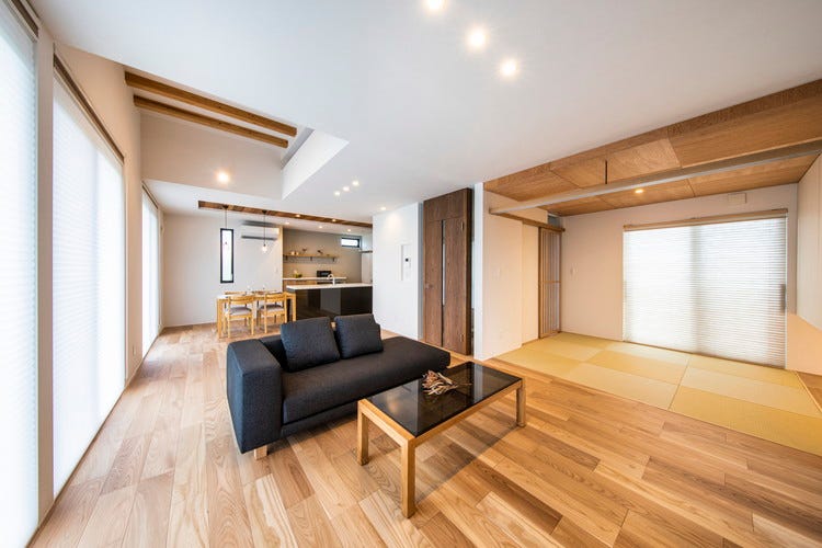 私たち小堀建設の見学会は、家づくりを行ったご家族様の住まいをお借りしています。
実際の住まいだからこそイメージが湧きやすいと思います。売り込みのようなことも一切ありませんので、お友達やご家族をお誘い合わせの上ぜひお気軽に足をお運びください。
