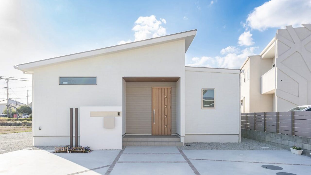 本当に必要なものを見極めて。家族4人で暮らすシンプルな平屋 (シンプルを極めたディテールは、まるでカフェを思わせるおうち。)