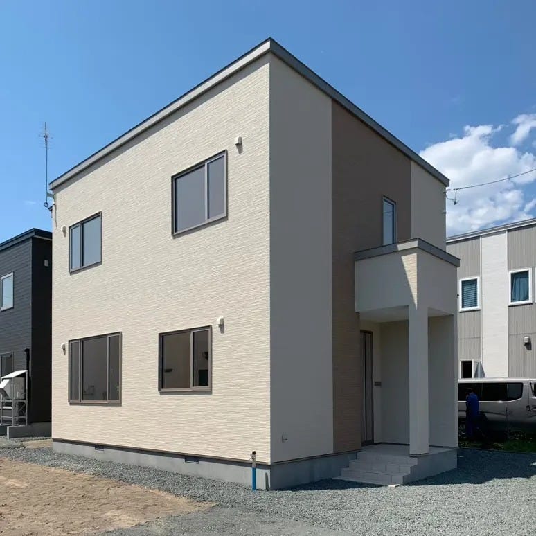 様々なニーズを想定した数々の個性豊かなプランから
選んで建てる、伊藤建業の企画住宅。
他社の建売住宅とは違い、オーナー様のご希望も盛り込みながら
建築コストを極力抑え、負担の少ない家づくりを実現します。
