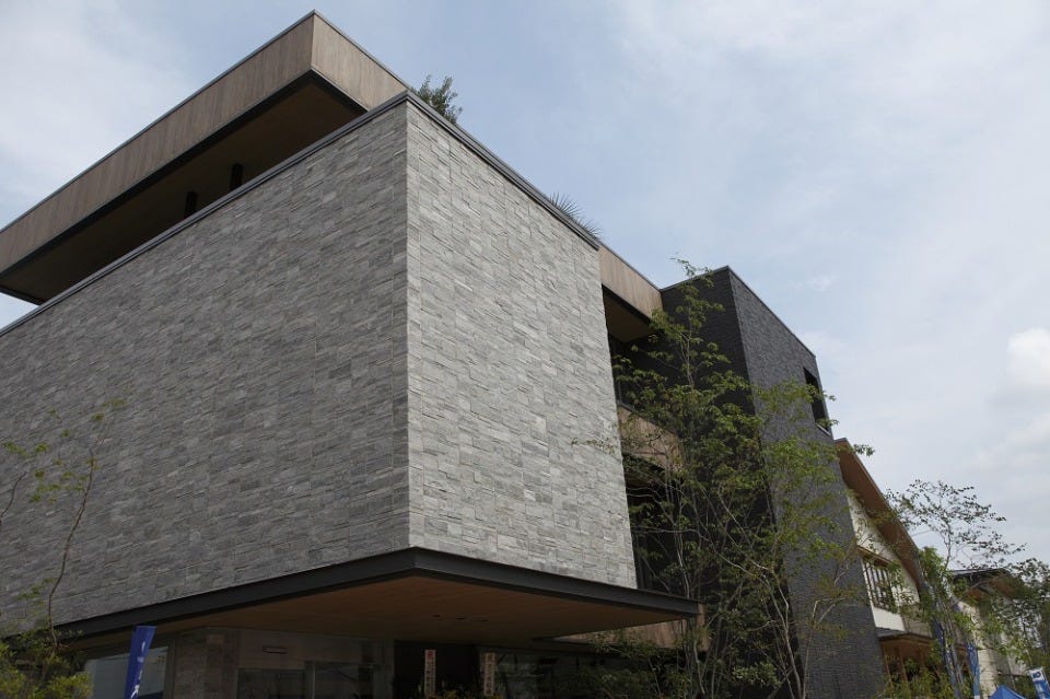 モダンで洗練された3階建て