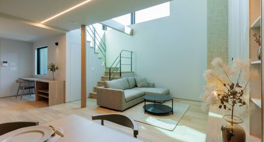 リビングには光と緑をたっぷりと