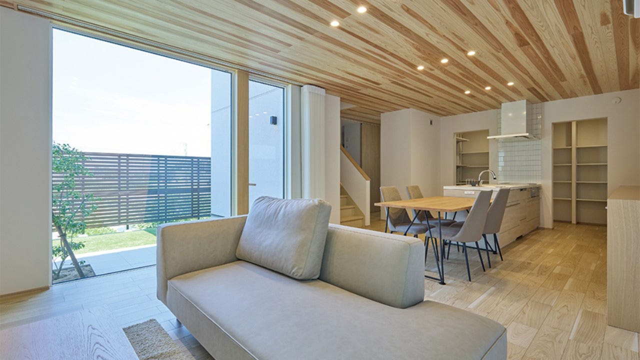 外との繋がりを愉しむ家 (存在感のある外観、テラスと一体化したリビング、夫婦で家事を分担するための動線、内装の素材感、注文住宅だからできること全てにこだわったお家が完成しました。)