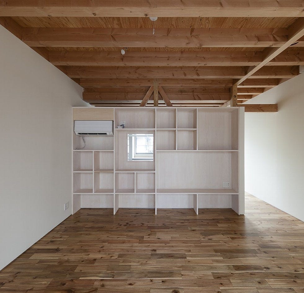 玄関が、家族が、すべてがあたたかく迎えてくれる、帰りたくなる家。
そんな家をつくりたいと思っています。

わたしたちは家に暮らす全員と、一緒に考えてつくります。
満足できる住まいのために、職人の技とこだわりでつくります。
長く住み続けられるために、高い性能を約束します。
暮らすほどに愛着がわく家をつくりたい、
そういう想いで一棟一棟丁寧につくり上げます。