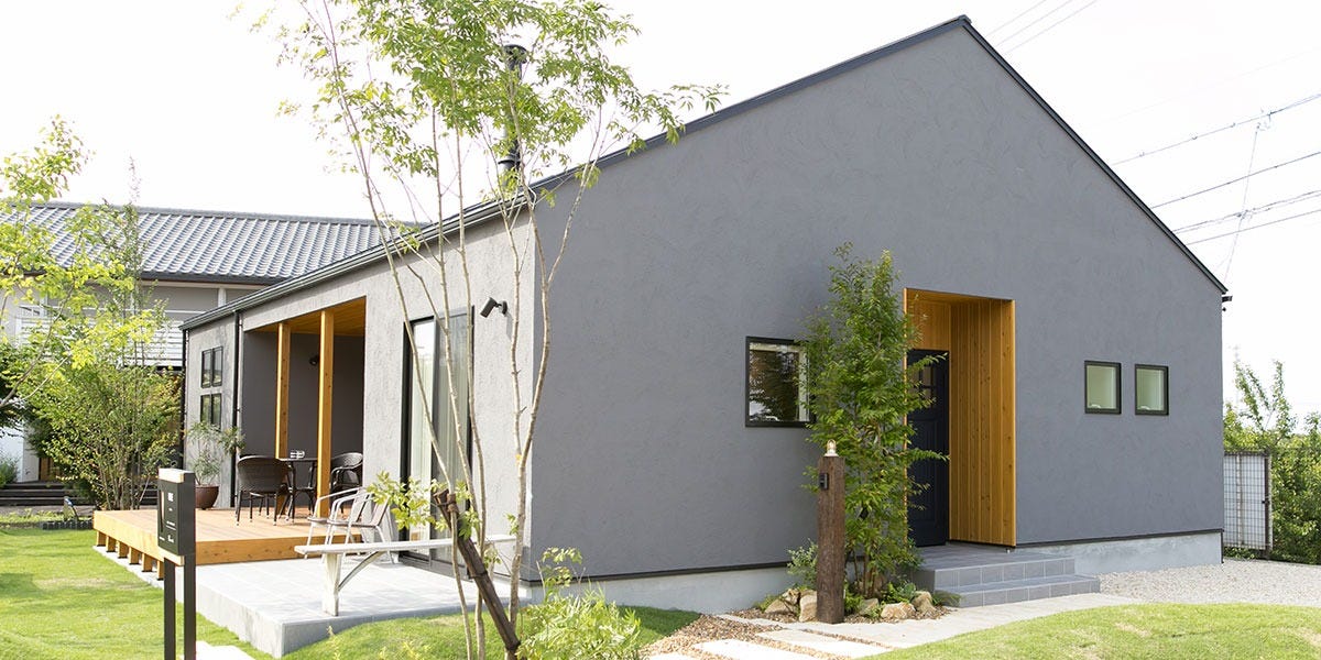 大地とつながる平屋建ての家