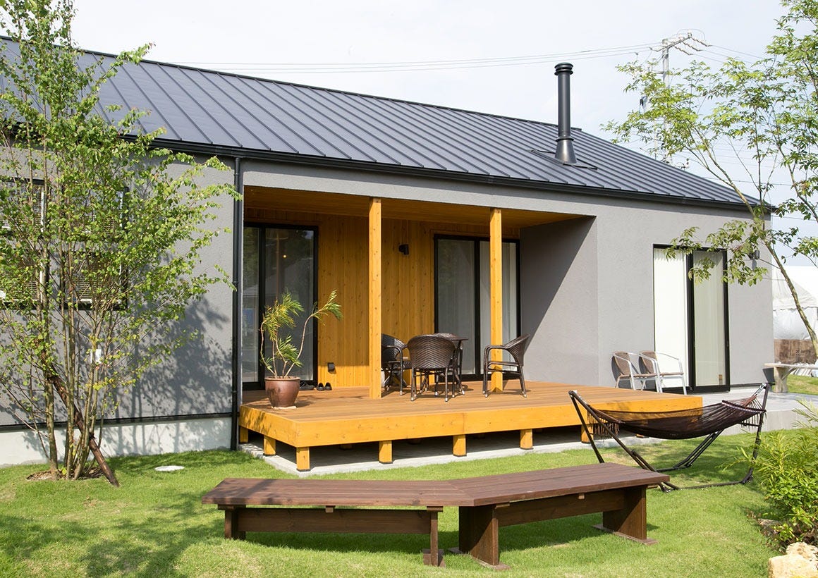 デッキと庭で楽しむ外時間