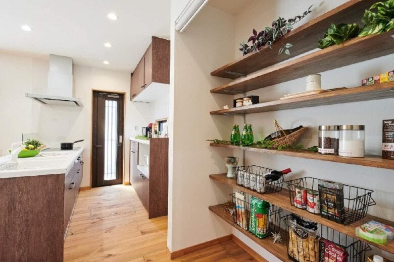 キッチンとパントリー(家事楽動線設計)