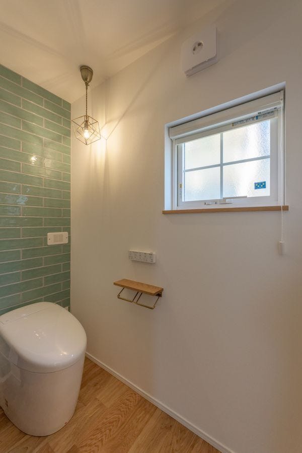 2階のレストルーム
お施主様のこだわりポイント!
照明は、敢えて外壁側に少し寄せた位置にしました、おしゃれ!!