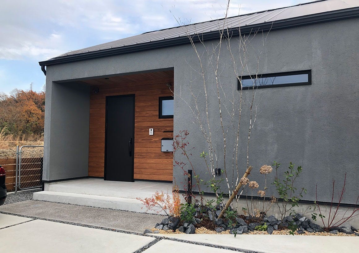 大地とつながる平屋建ての家