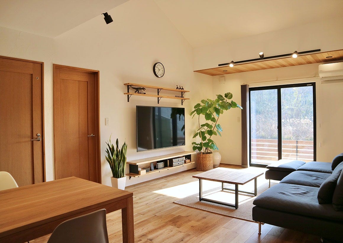 木のぬくもりを感じる、心落ち着くリビング