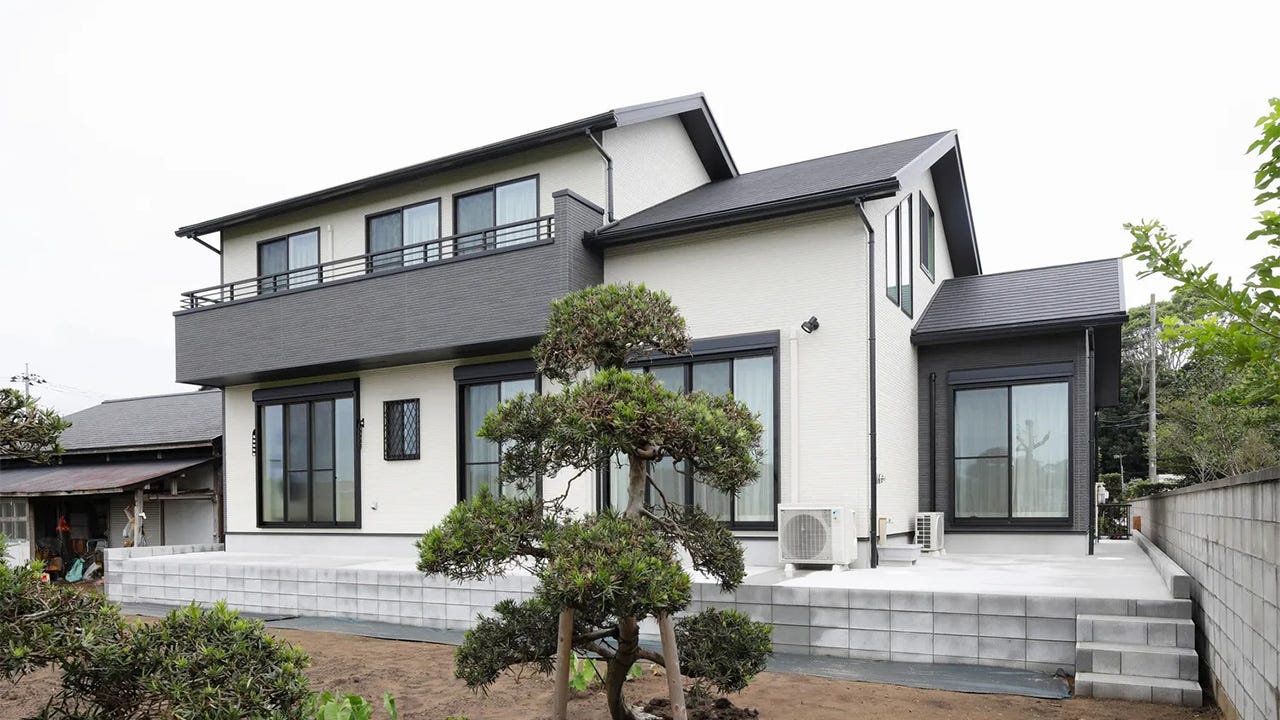 3世代同居の広々とした住宅 (2世帯住宅や多世代住宅を多く作ったからこそ分かる、ちょっとした工夫を施したこだわりの住宅
自然素材をふんだんに使い、様々な世代から喜ばれる家づくりができました。
高気密高断熱、バリアフリーで高性能な多世代住宅となっております)