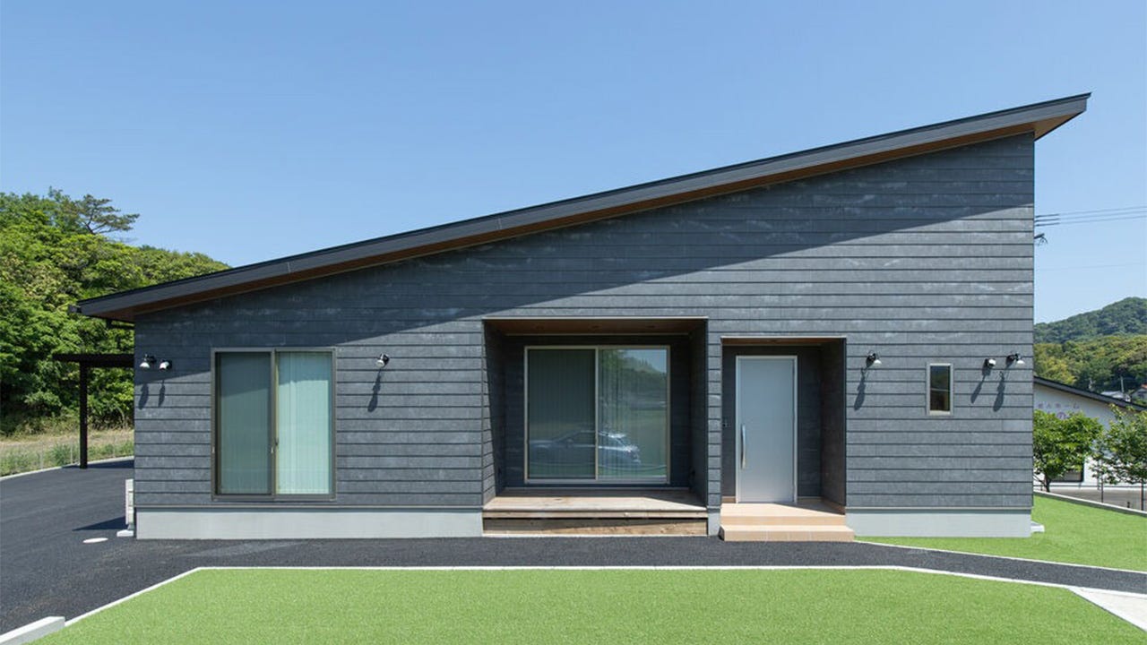 【香春町・2階建て】人工芝とウッドデッキで遊べる注文住宅 (#2階建て
#吹き抜け
#勾配天井
#太陽光発電
#アイランドキッチン
#ランドリールーム
#ウォークインクローゼット
#シューズクローク
#注文住宅)