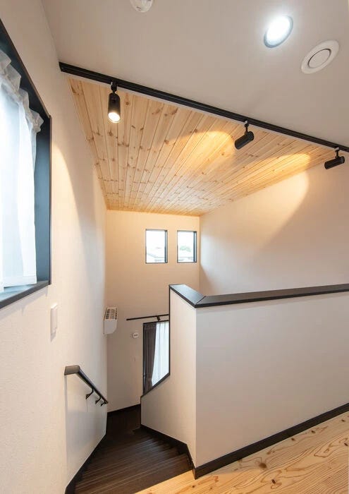 吹き抜けを作ることでより明るい空間を設計することも出来ます。