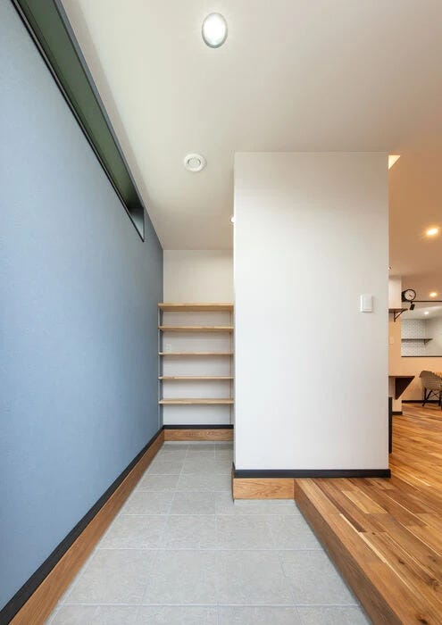 子育て世代や趣味をお持ちの方は特にウォークインシューズクロークは役に立ちます。