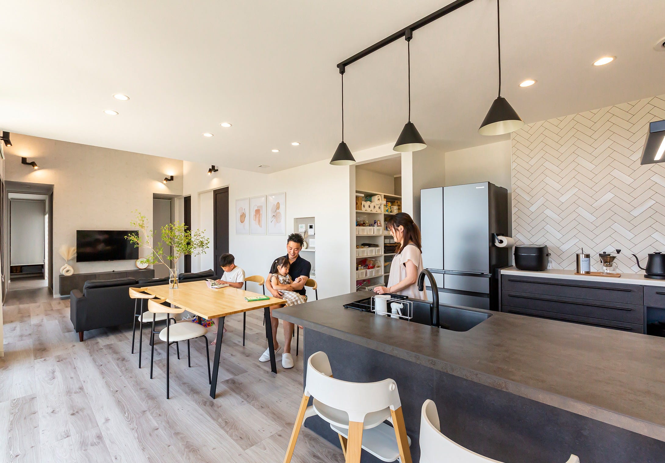 リビング・ダイニング・キッチンは22.1畳の広々とした大空間。
スムーズな動線も気に入っている