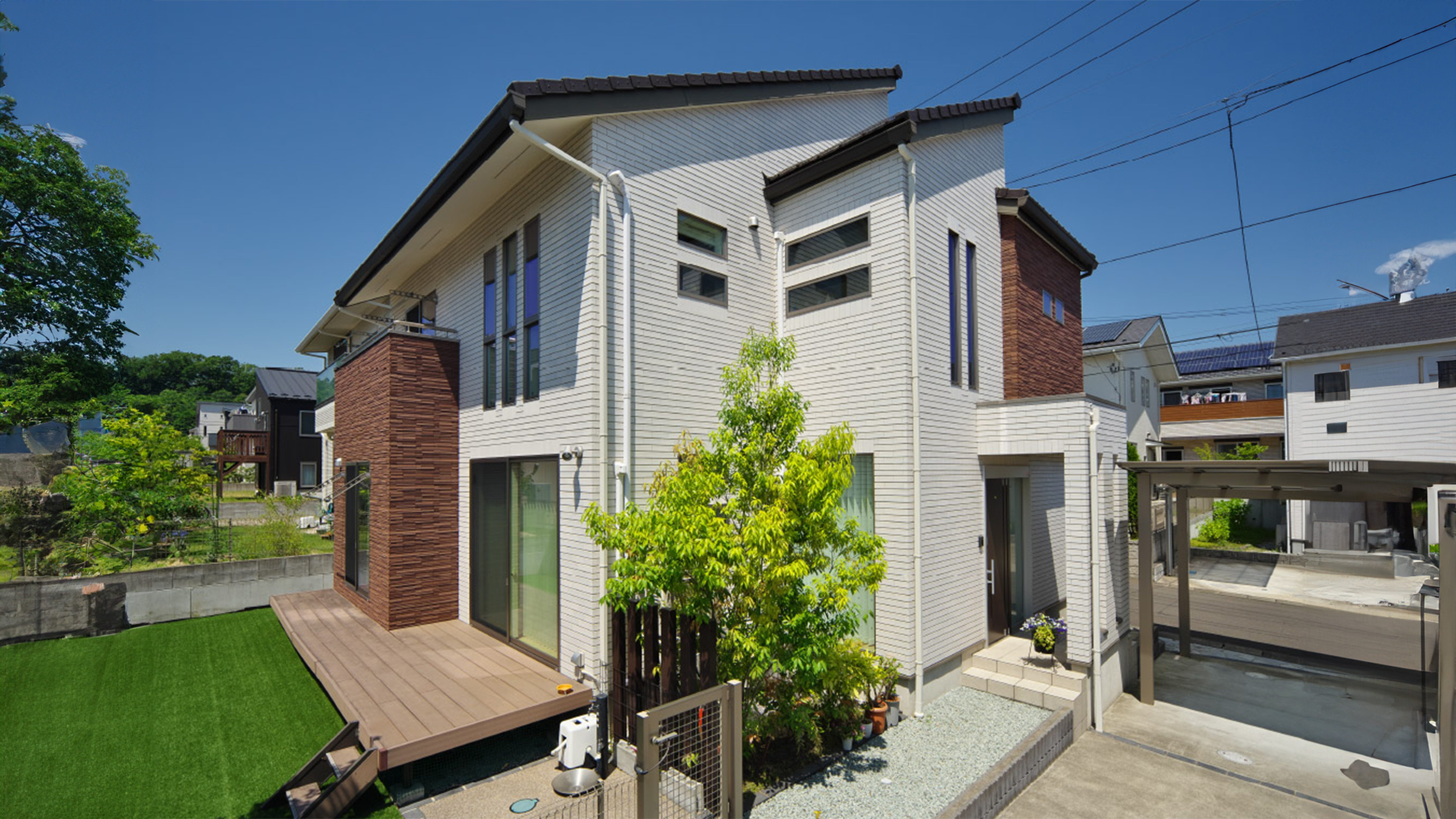 白を基調にした印象的な外観。 住み心地のよさにも満足