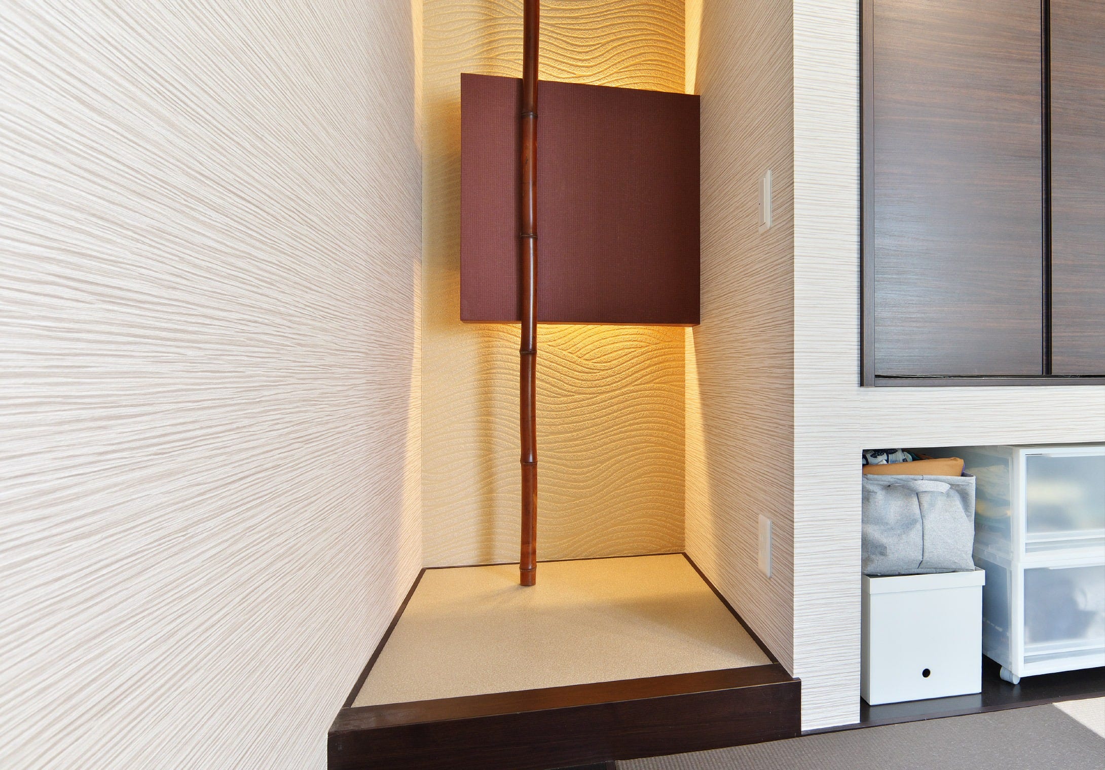 床の間や板の間があるモダンな雰囲気のタタミコーナー。
様々な用途に重宝し、収納スペースもたっぷりなので便利