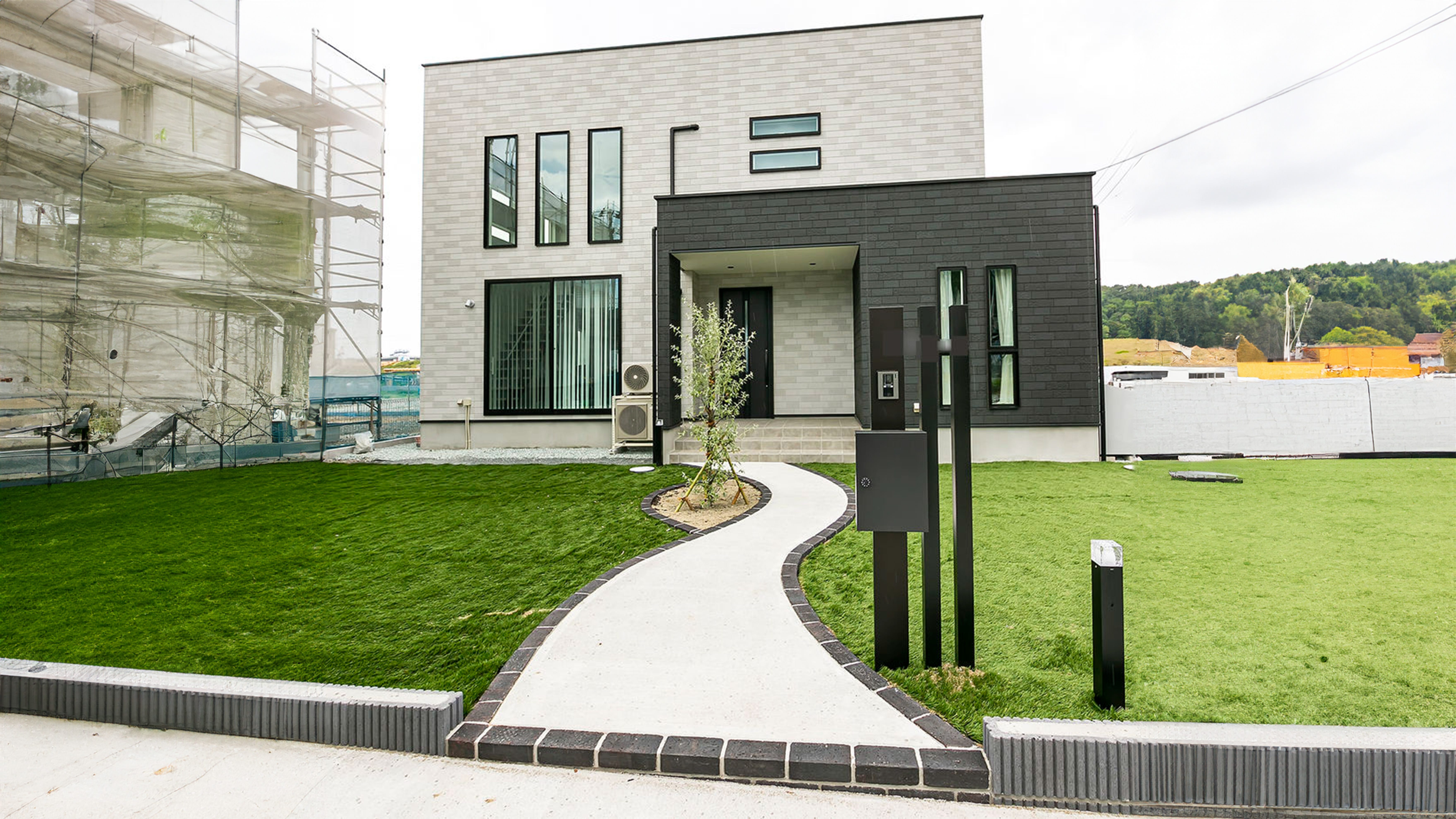 白をベースに、 憧れていた「生活感のない家」を実現