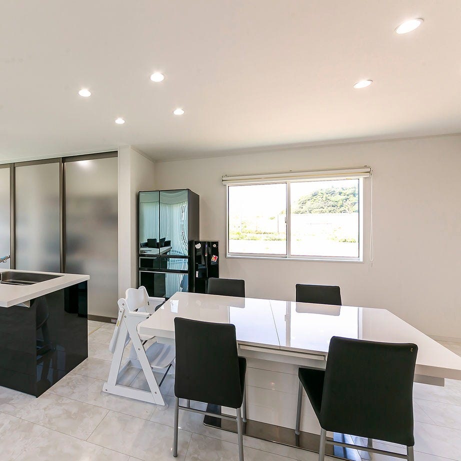 キッチンと横並びでダイニングテーブルを配置。
スムーズな動線で、配膳や片付けもしやすい