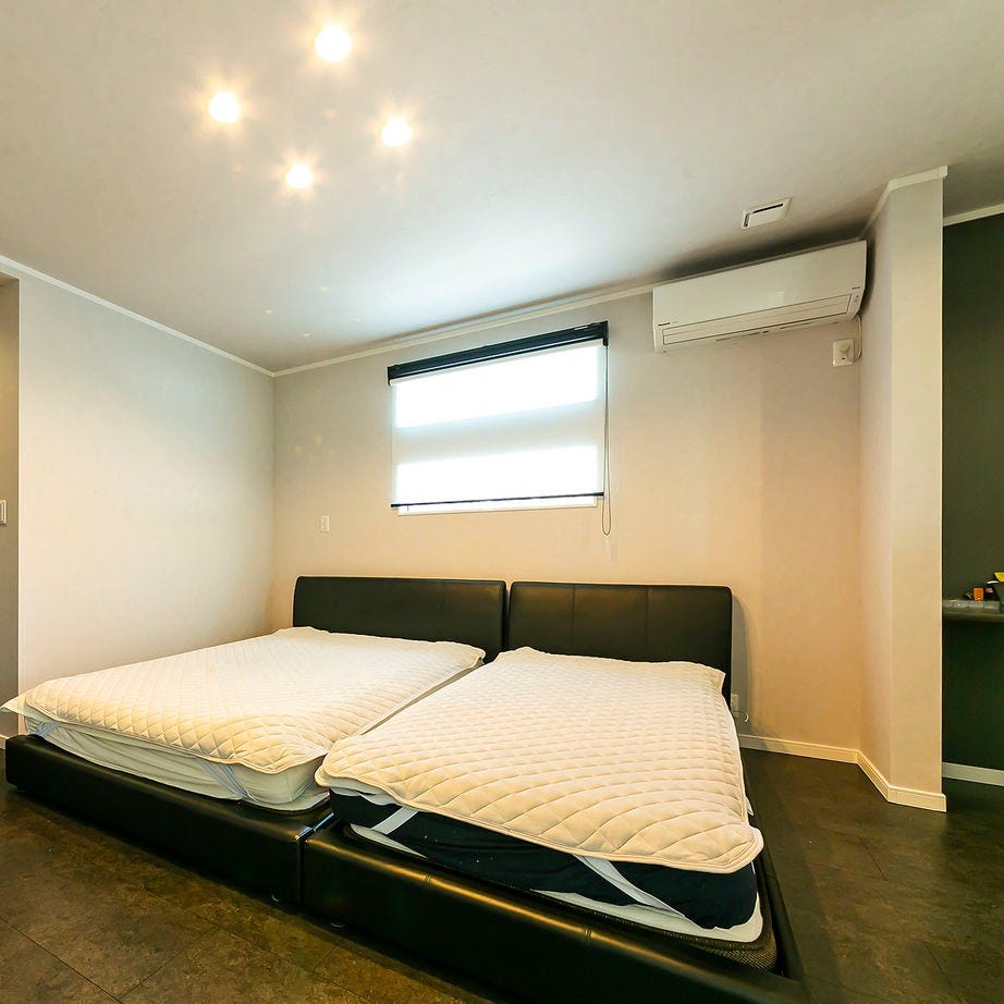 8.45畳のゆったりとした寝室。
3.62畳のウォークインクロゼットのほか、多目的に活用できる書庫も設置