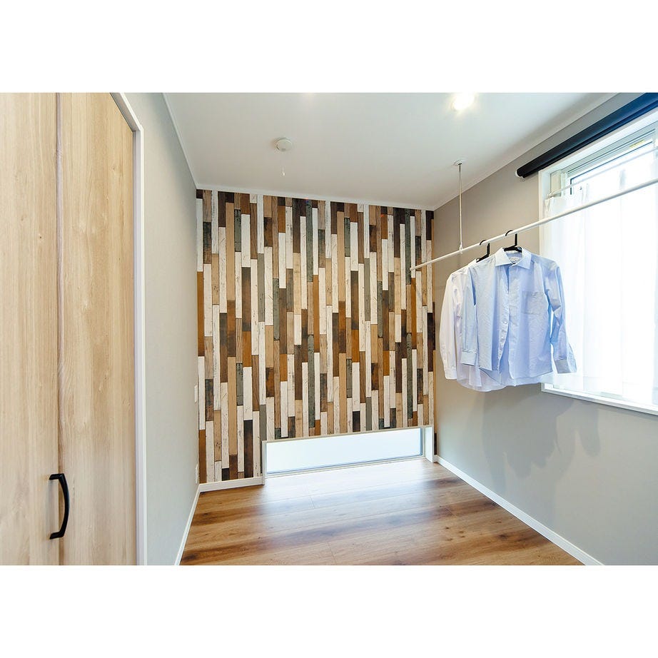 家事室をイメージした1階の洋室。室内干しやアイロン掛けに重宝している