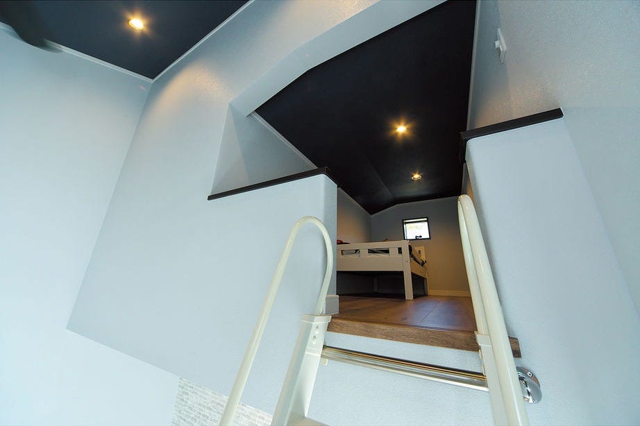 秘密基地のようなロフト。遊んだり、お昼寝をしたり、多目的に使える