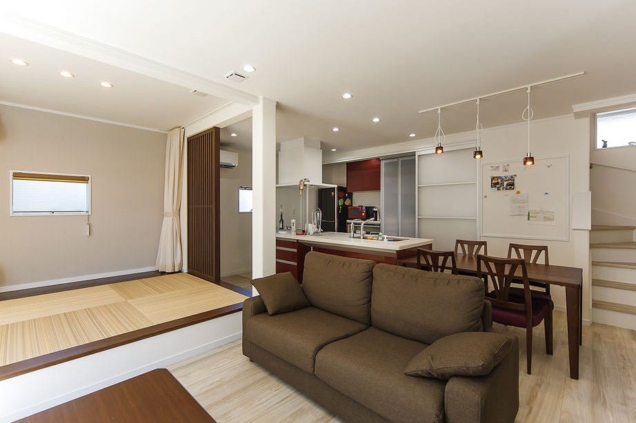 キッチンからリビングやタタミコーナーも見渡せるので、子どもの様子を見守りながら家事ができる