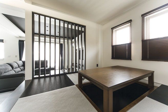 小上がりの畳コーナーはダイニングとして利用