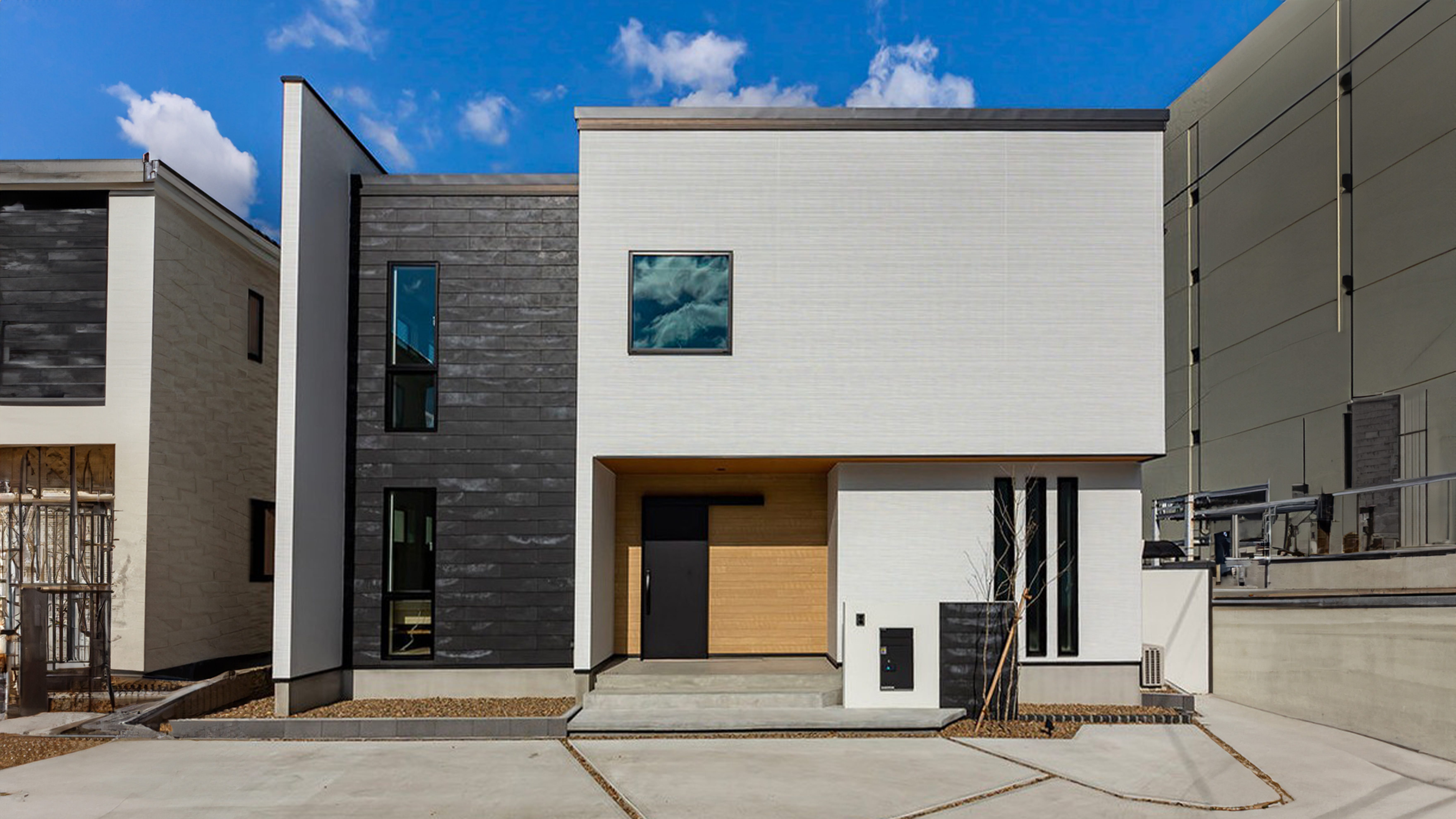 ダイニングとタイルデッキがつながる、開放感と遊びゴコロが自慢の住まい