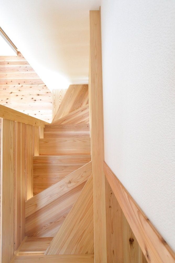 階段がコンパクトで、建物が全体的にシンプルに仕上げているところがお気に入り