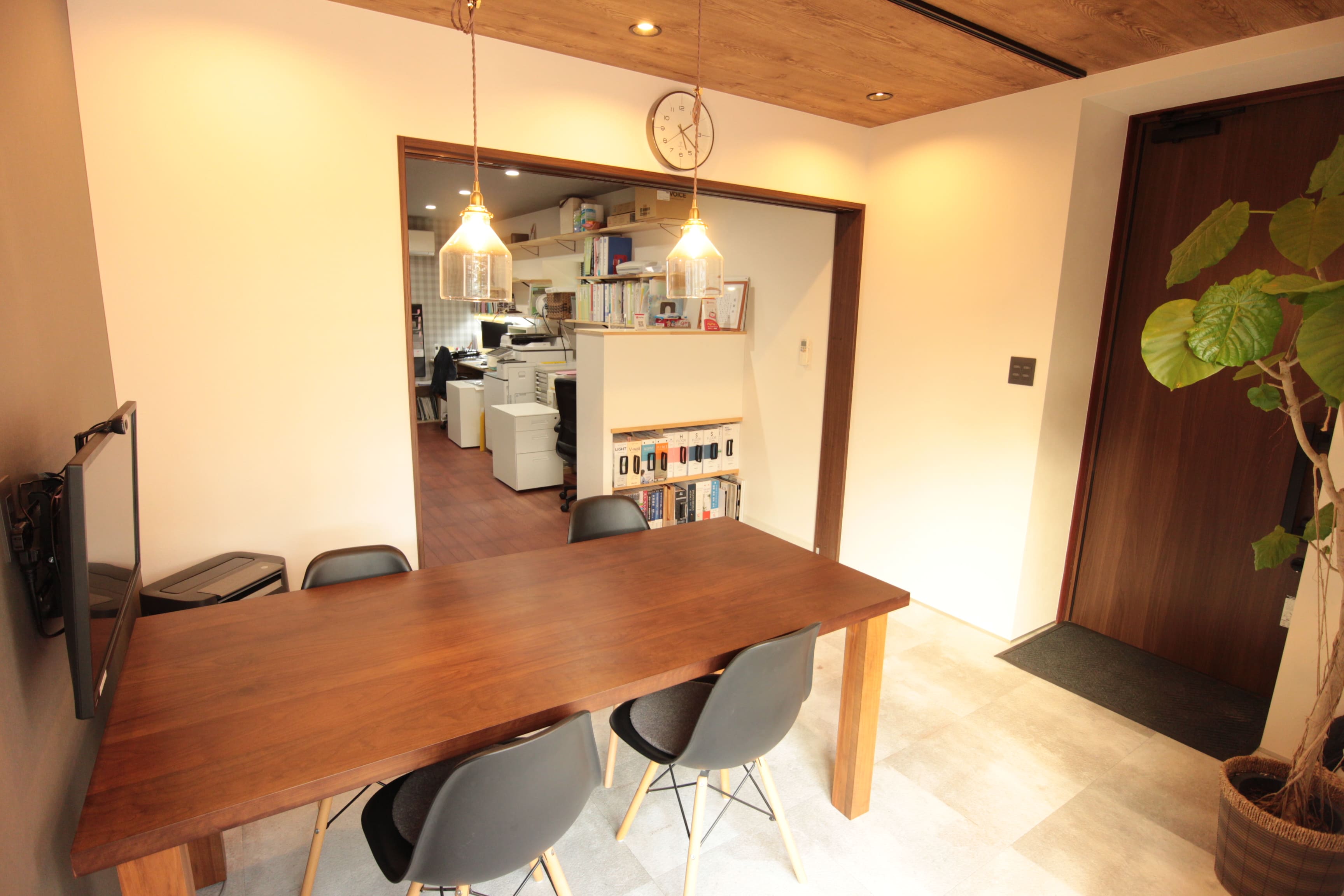 私たちエムズワークスはお客様がよりよく暮らせるためのご提案を行っております。
「何でもかんでも新しく」といったご提案はいたしません。
何故なら、そこに住むお客様それぞれの違った生活があるからです。