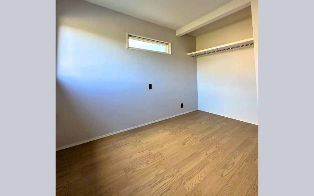 将来のライフスタイルに合わせて使えるシンプルな洋室。
必要な収納を確保し、使い勝手の良さにも配慮しました。