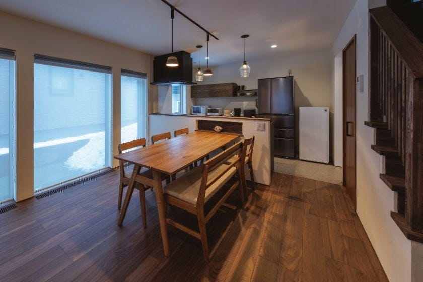 木のぬくもりと回遊動線で叶えた、ふたりの“おうち時間を楽しむ暮らし”