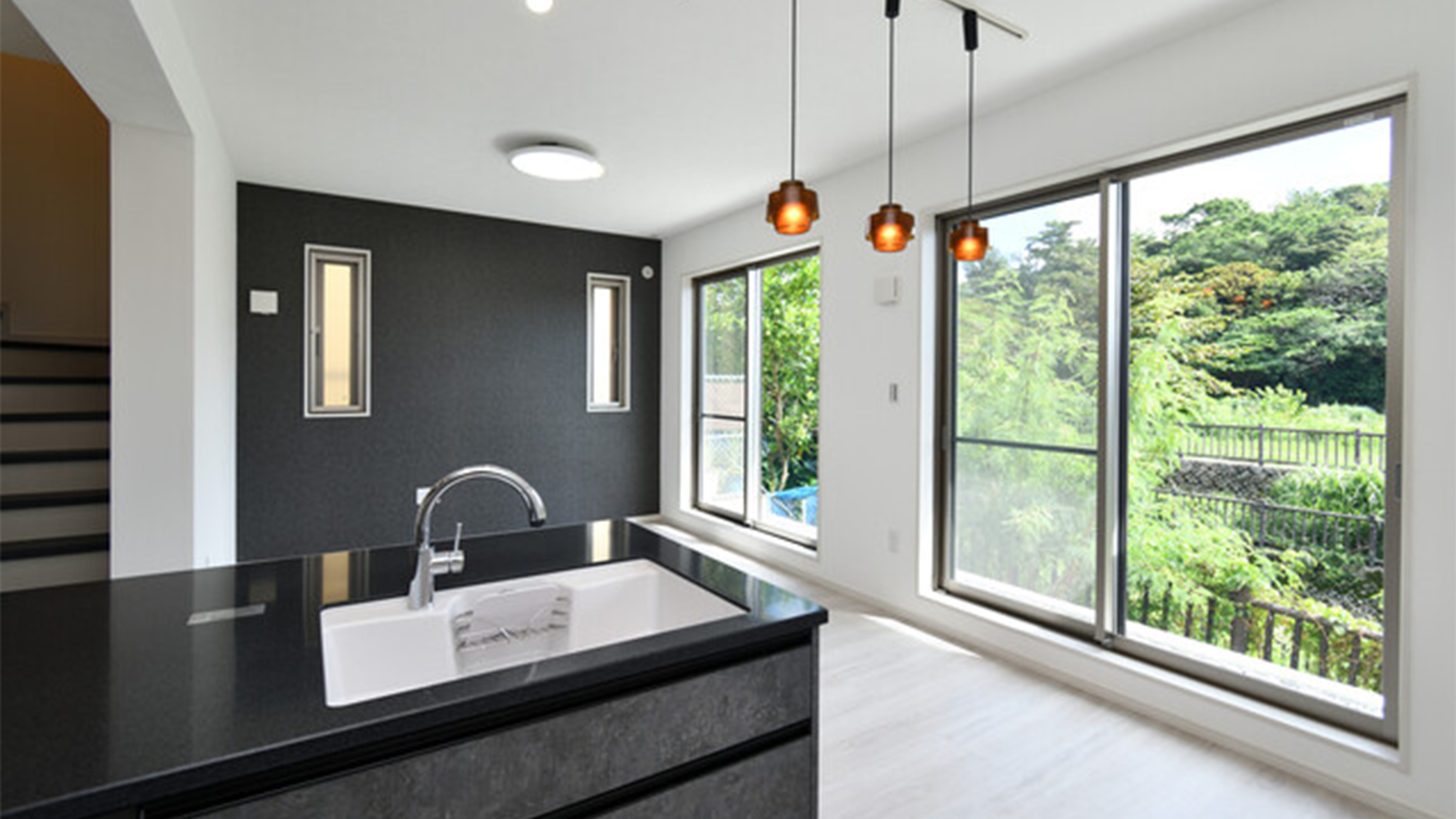 ［沖縄県那覇市］「景色と暮らすキッチン。心にもゆとりが生まれます。 (　　　)