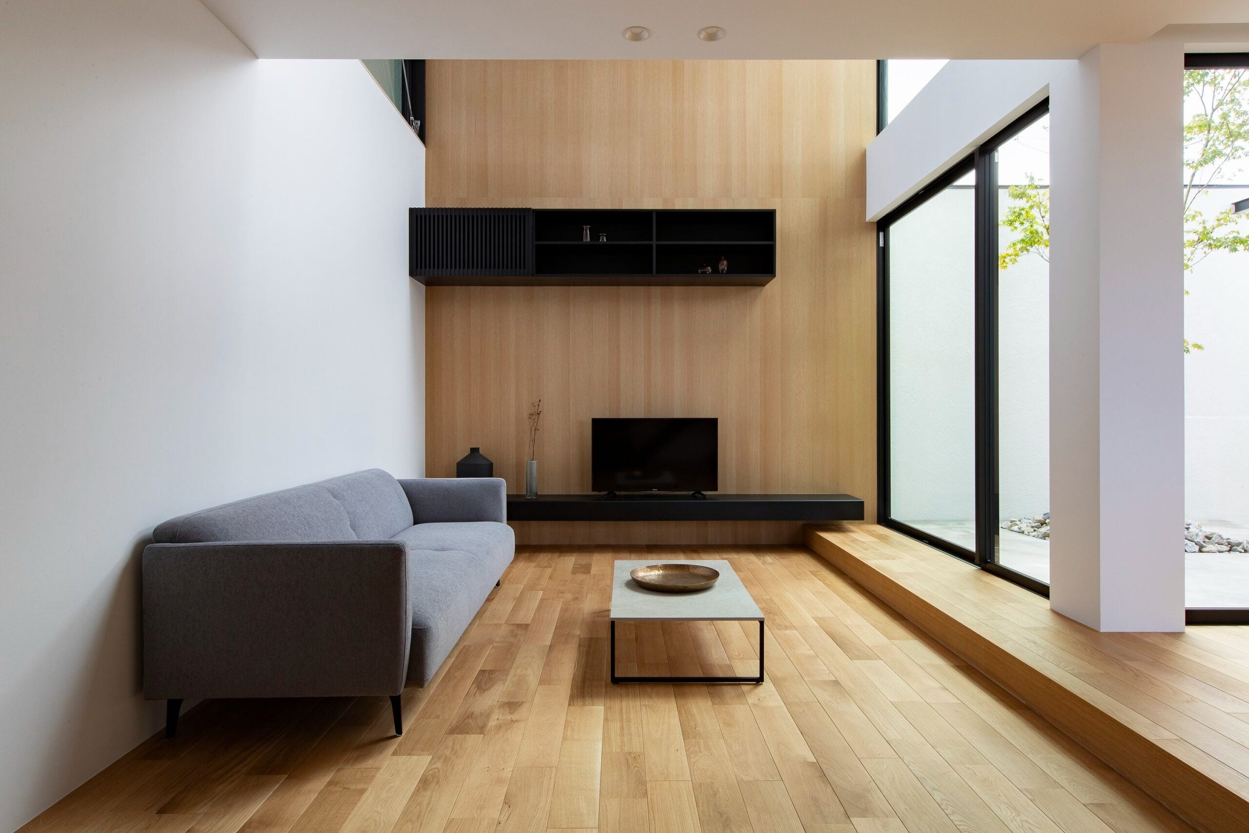 静謐を纏う中庭邸宅