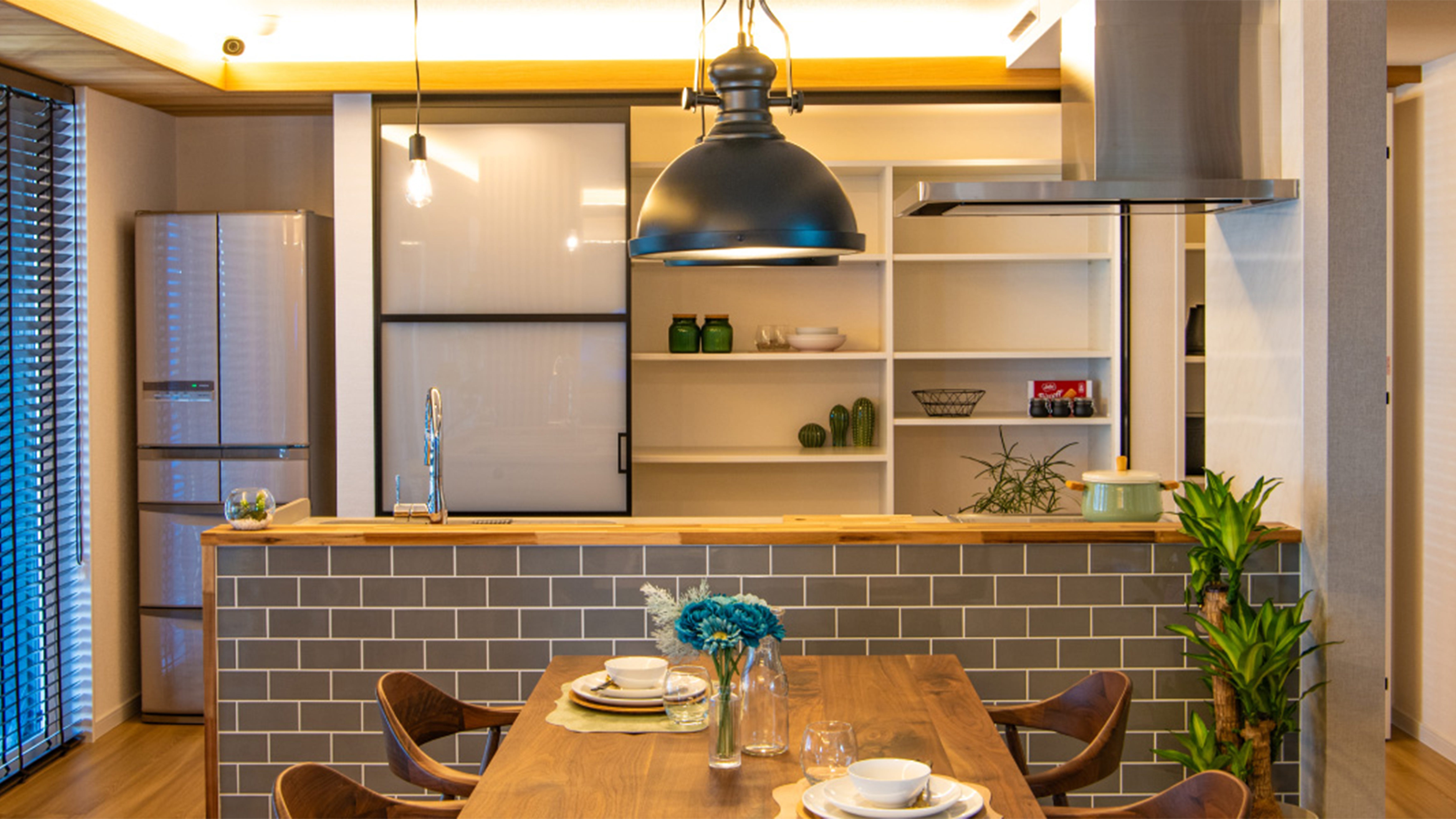 長浜展示場 (自由度の高いD.sumiの家だから叶えられた個性と遊び心を大切にした、
インダストリアルな暮らし。
毎日過ごす場所だからこそ、夢と希望を詰め込んだ特別な空間づくりを実現しました。)